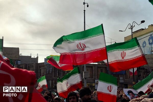 بیعت مردم قرچک با سومین رهبر نظام مقدس جمهوری اسلامی ایران