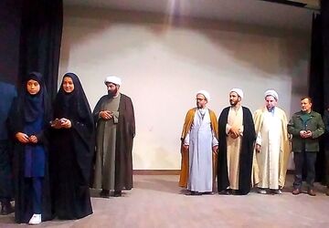 اجلاسیه سراسری نماز دانش‌آموزی با شعار «نماز، الفبای تربیت» در ملایر برگزار شد