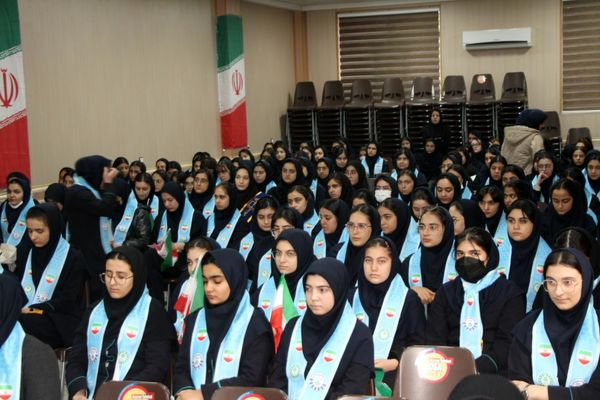 آغاز رسمی جشن‌های دهه فجر در مدارس ناحیه ۴ تبریز