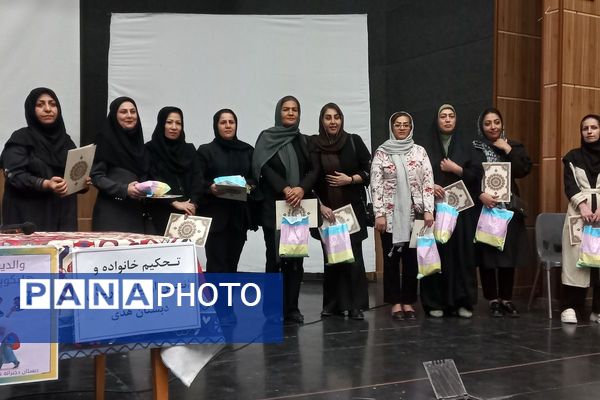 با هم به رنگ فرهنگ و آگاهی در دبستان هدی