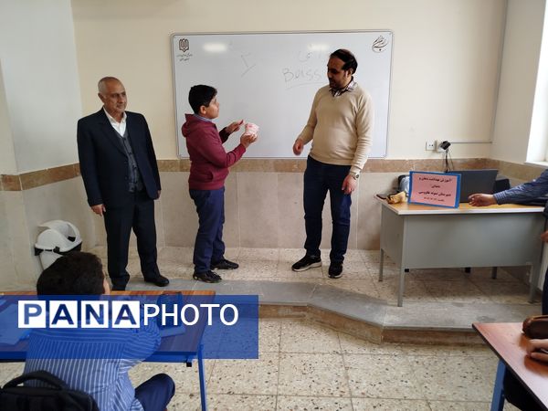 آموزش بهداشت دهان و دندان در دبیرستان نمونه مرحوم طاووسی