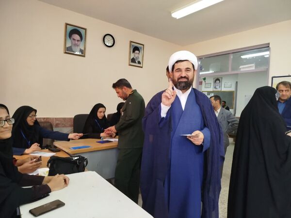 مردم شهرستان فاروج همدل و یکصدا پای صندوق‌های رأی 