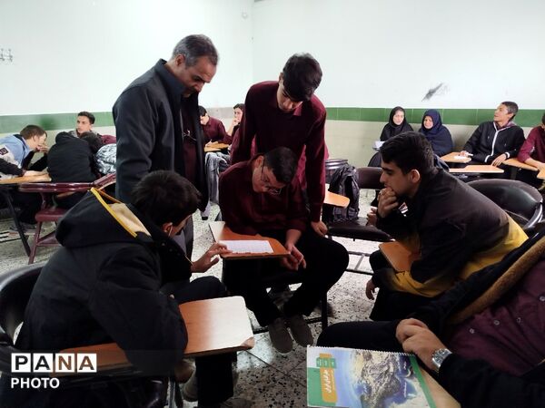 فرایند بررسی عملکرد معلمان منتخب دبیرستان نمونه آیت الله خامنه ای