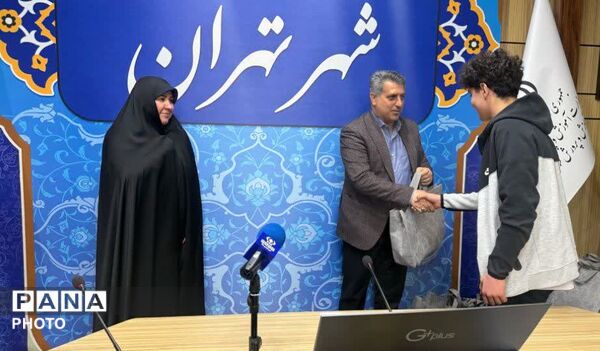 تقدیر از دانش‌آموزخبرنگاران، نمایندگان مجلس و مجامع دانش‌آموزی در نشست گفت‌وگوی بین‌نسلی تهران