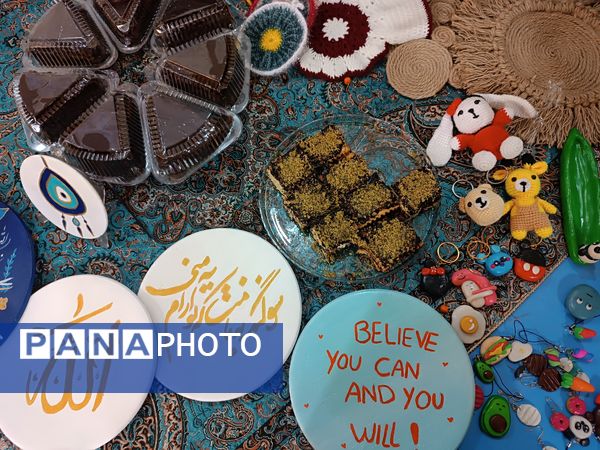 برپایی بازارچه کسب و کار دانش‌آموزی مدرسه توسلی بهاباد