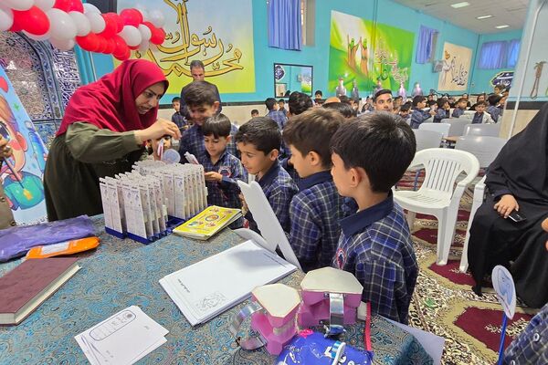 لبخندهای سالم در جشن دندان شماره شش مدرسه پسرانه شاهد شهید جنیدی