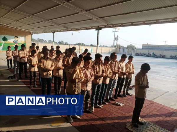 برگزاری نماز جماعت ظهر و عصر در مدرسه شهید حججی سیریک 