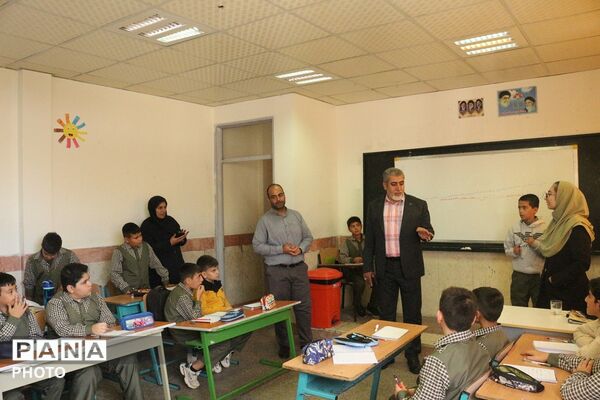 بازدید مدیر آموزش‌و‌پرورش فیروزکوه از مدرسه «هاتف»؛ تأکید بر ارتقای کیفیت فرآیندهای آموزشی