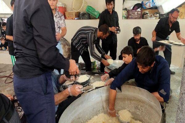 مراسم عزاداری و زنجیرزنی هیئات مذهبی شهر بار در روز تاسوعا حسینی 