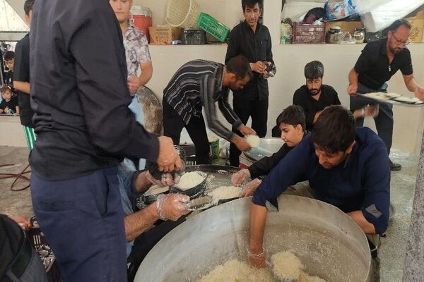 مراسم عزاداری و زنجیرزنی هیئات مذهبی شهر بار در روز تاسوعا حسینی 