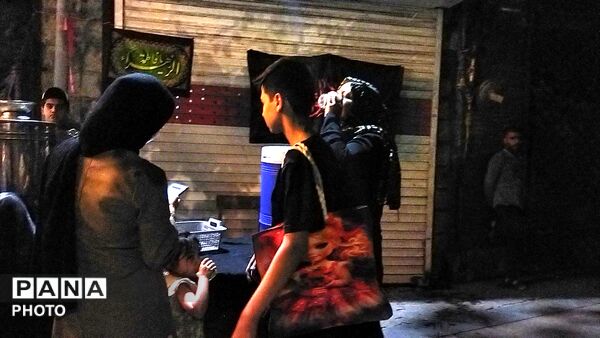چایخانه حوزه علمیه گلشن در چهارمین شب ماه محرم ۱۴۰۵