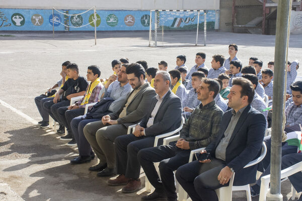 جوانه‌های محلاتی ورود به دوره متوسطه را با جشن جوانه‌ها آغاز کردند