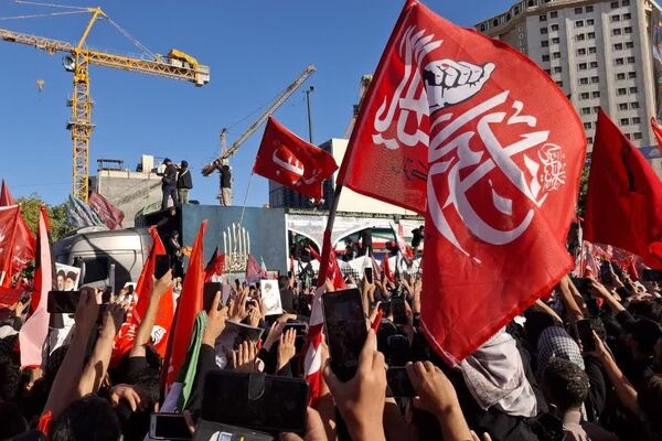 خروش مردم ایران زمین در مشهد مقدس برای وداع با رهبر شهید انقلاب