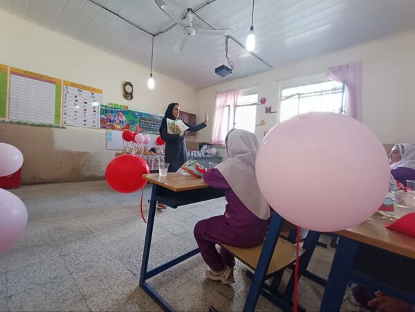جشن شکوفه‌ها در دبستان شهید رجایی ایزدشهر