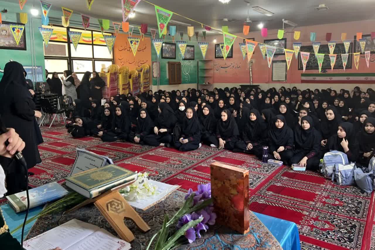 مراسم بزرگداشت روز حافظ در دبیرستان شاهدشهید قاسم سلیمانی