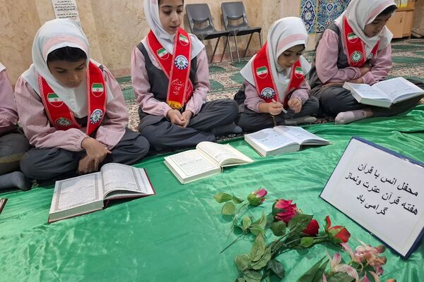 مدارس شهرستان فیروزکوه میزبان محافل انس با قرآن در هفته قرآن، عترت و نماز