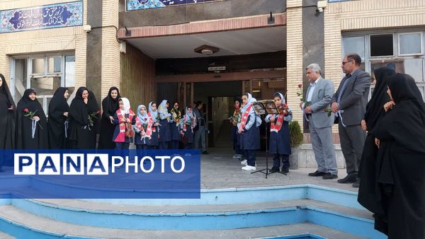 آغاز سال تحصیلی جدید باحضور مسئولان در دبستان فرهنگیان ۲ مشهد