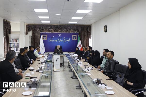 تجلیل فرماندار فیروزکوه از کارکنان حراست 