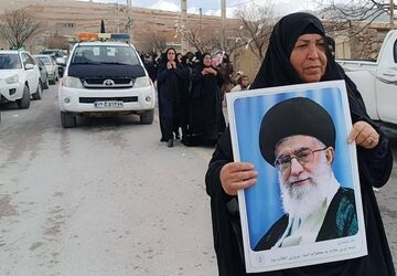 خروش ولایتمداران مارگون در پی ارتحال رهبر معظم انقلاب
