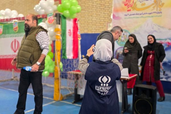 رقابت دانش‌آموزان رباط‌کریم در مسابقات بین مدرسه‌ای فوتسال