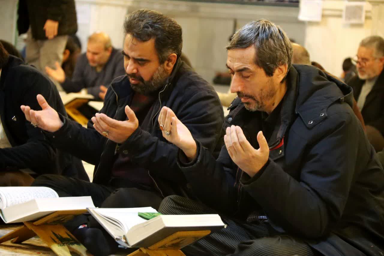 مراسم قرائت دعای ام داوود در امامزاده سید عباس بن موسی (ع) در بجنورد 