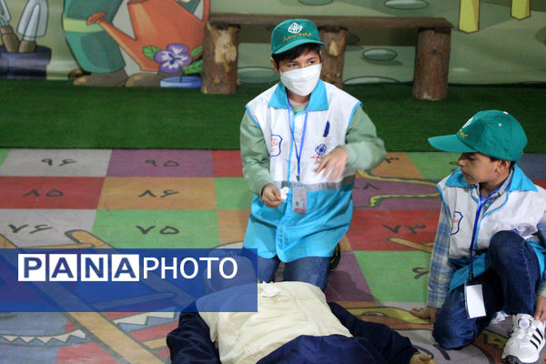 رقابت گروه‌های منتخب مدارس پسرانه استان قم در نخستین جشنواره سفیران سلامت 