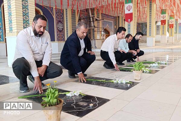 غبارروبی مزار شهدای امامزاده سیدعباس بجنورد به مناسبت روز جهانی سوادآموزی