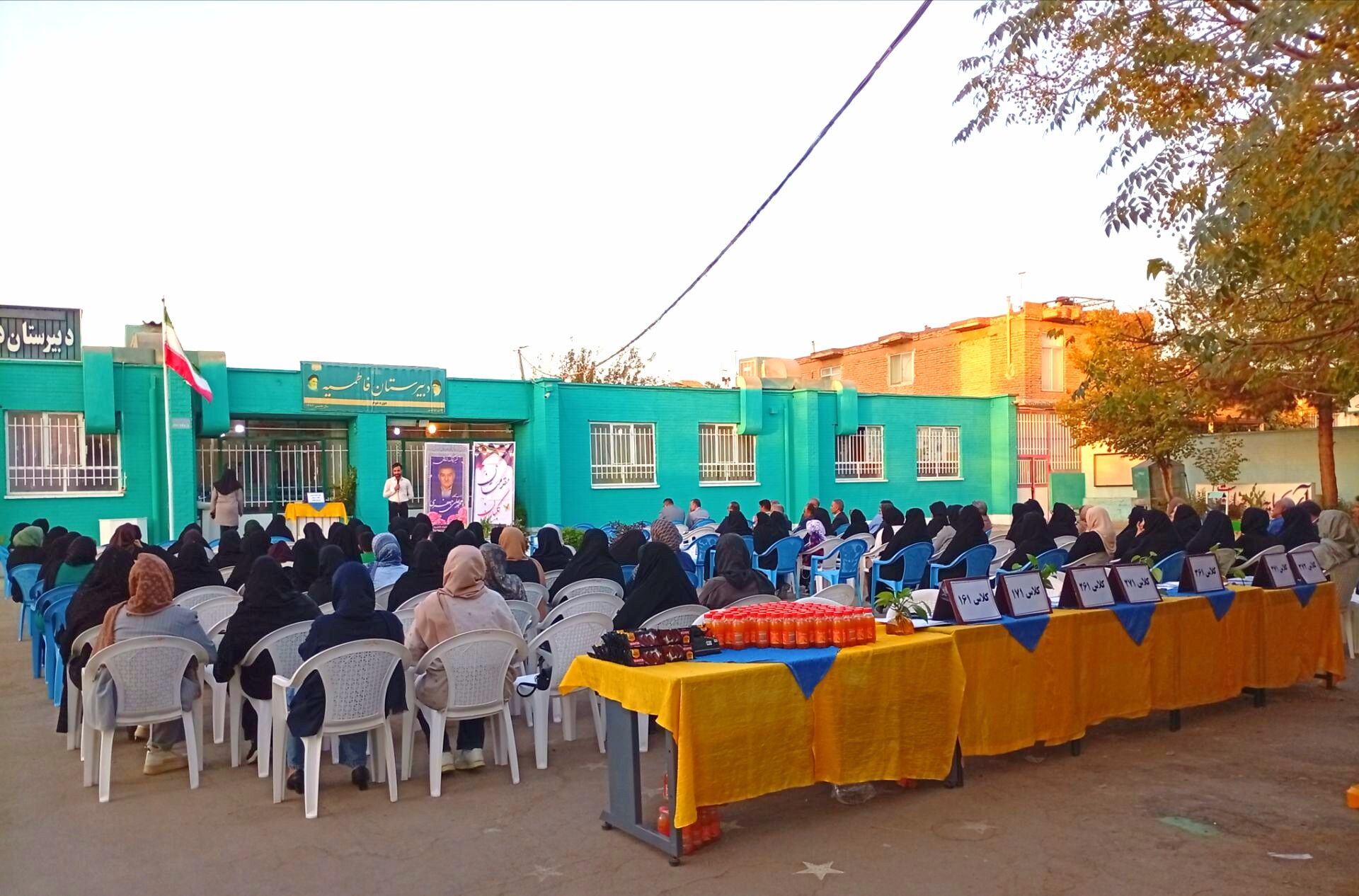  اولین مجمع انجمن اولیا و مربیان در دبیرستان فاطمیه