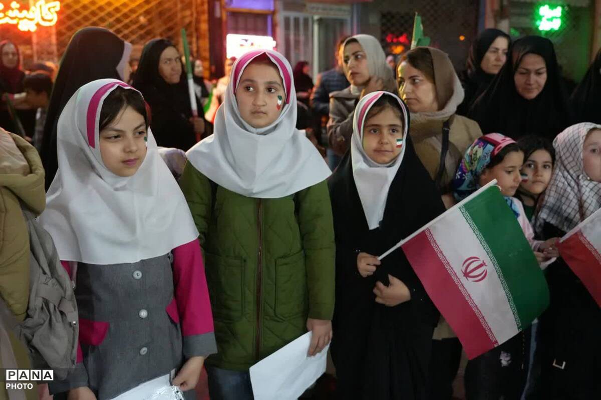 اجتماع بزرگ ریحانه‌های فاطمی در گرامیداشت شهدای میناب
