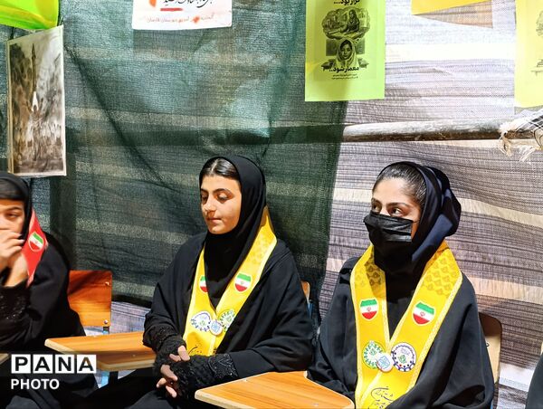 برپایی موکب سازمان دانش‌آموزی به مناسبت روز دختر در حاشیه تجمعات شبانه مردم 