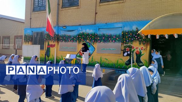 جلسه آموزشی کمپین پیشگیری از پوکی استخوان در مدرسه شاهد خیر سجادی 