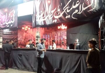 برپایی چایخانه پذیرایی از زائران در جوار حرم سیدمرتضی(ع) کاشمر