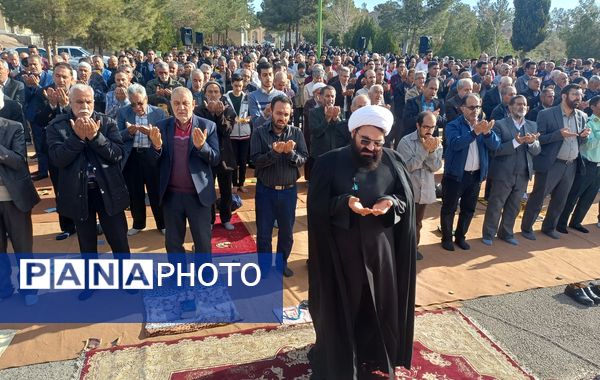 نماز عید فطر در گلزار شهدا شهرستان کوهپایه