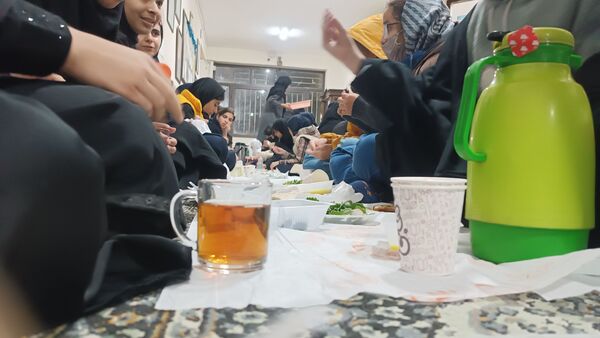 برپایی سفره افطاری در دبیرستان عطیه ناحیه هفت 
