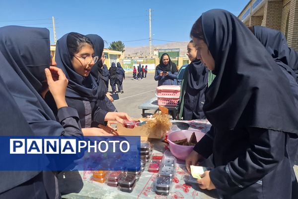 برگزاری بازارچه  کسب و کار دانش‌آموزی در آموزشگاه پویش ناحیه ۳شیراز 