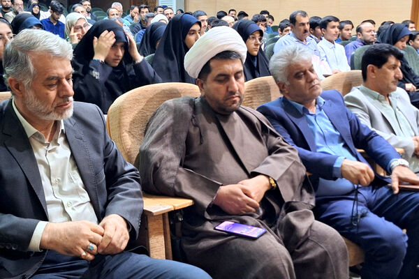 تقدیر از چهره های روشن در محفل ایمان 