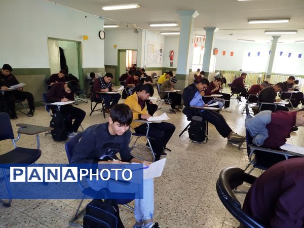 اولین آزمون پایش برای دانش‌آموزان دهم، یازدهم و دوازدهم دبیرستان نمونه آیت‌الله خامنه‌ای