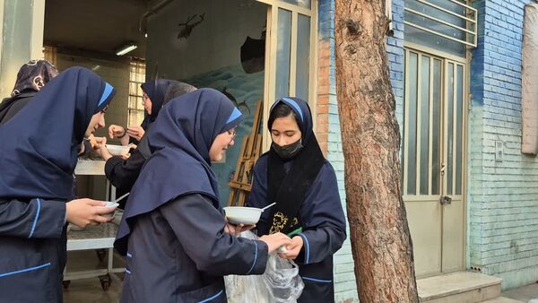 وقتی دبیرستان شهید همت بوی غربت حضرت مادر گرفت