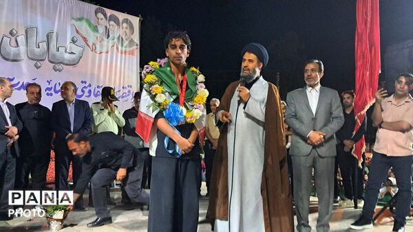 حضور قهرمان  ورزشکار نظرآبادی در اجتماعات شبانه 