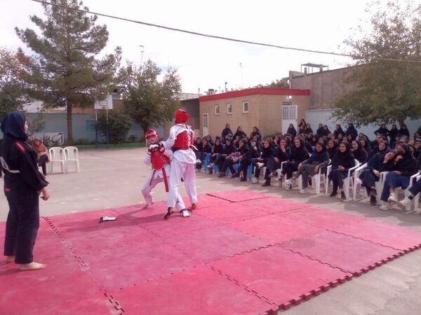 المپیاد‌ ورزشی درون مدرسه ای در دبیرستان فاطمیه