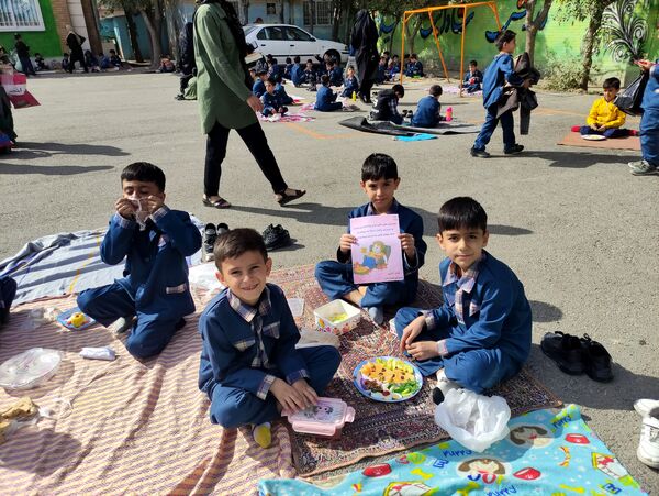 صبحانه سلامت در دبستان هیأت امنایی قرآنی مبین شهرستان شیروان