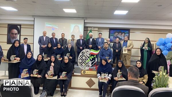 بزرگداشت هفته مقام معلم با تجلیل از ۳۰ معلم نمونه و ۶۰ فرهنگی بازنشسته در لنگرود