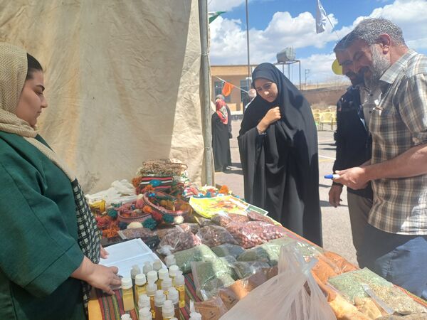 جشنواره و نمایشگاه بومی و محلی بهار در بهار روستای جندابه
