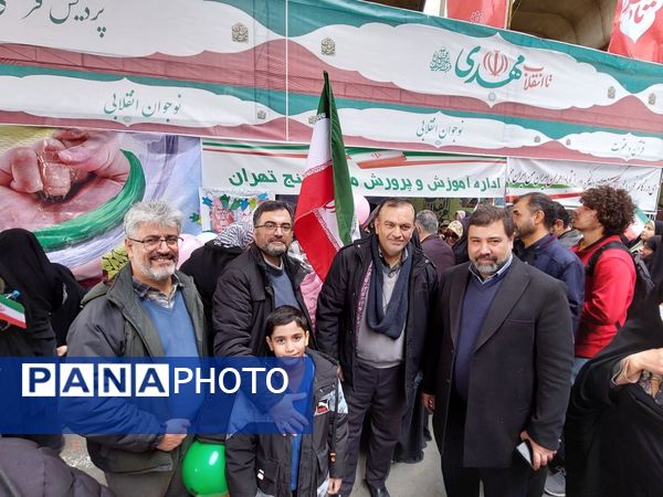 حضور حماسی منطقه ۵ در راهپیمایی ۲۲ بهمن