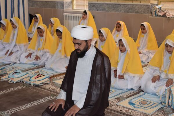 جشن تکلیف دانش‌آموزان دختر مدارس غیردولتی یاسوج