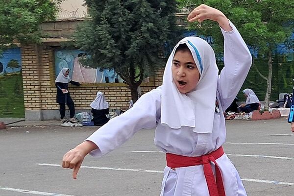 هنرنمایی دانش آموزان  مدرسه خواهران بابایی در روز دختر