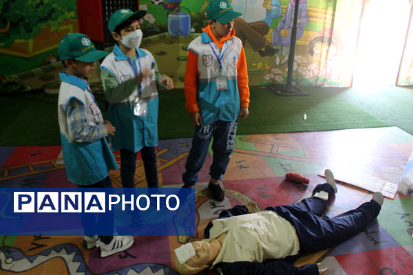 رقابت گروه‌های منتخب مدارس پسرانه استان قم در نخستین جشنواره سفیران سلامت 