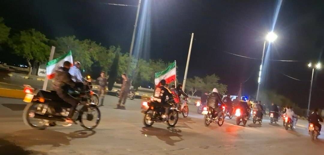 حرکت کاروان خودرویی و موتوری بیعت با رهبر انقلاب در شهر آوه
