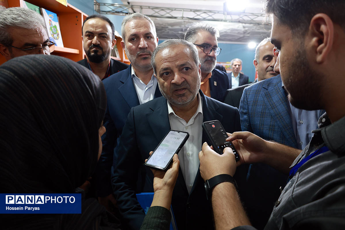 تجهیز ۴۰۰۰ کتابخانه کلاسی و حمایت از کتاب‌های مکمل برنامه درسی در مدارس