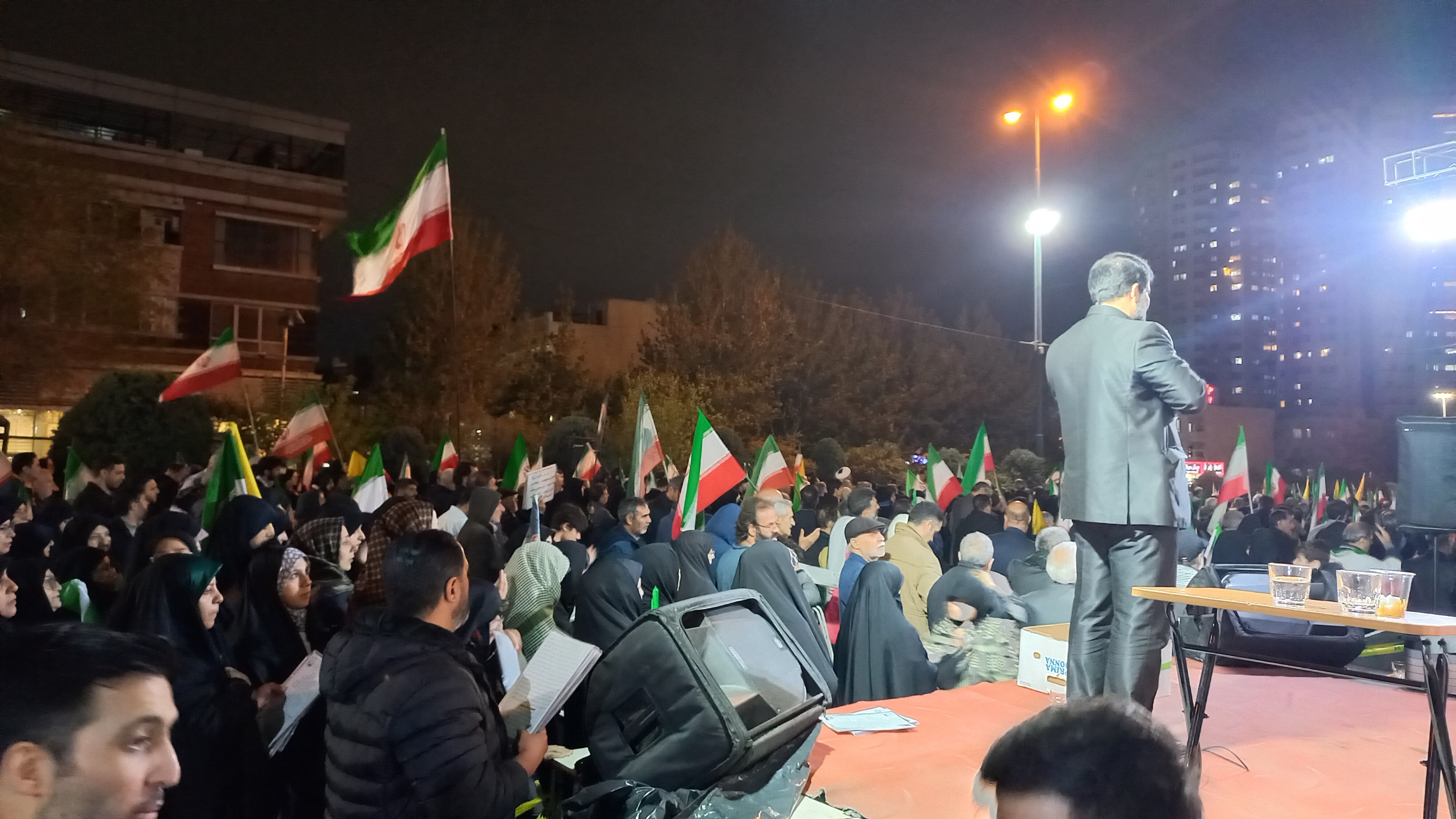 تجمعات شبانه همراه با موکب سازمان دانش آموزی در میدان المپیک 